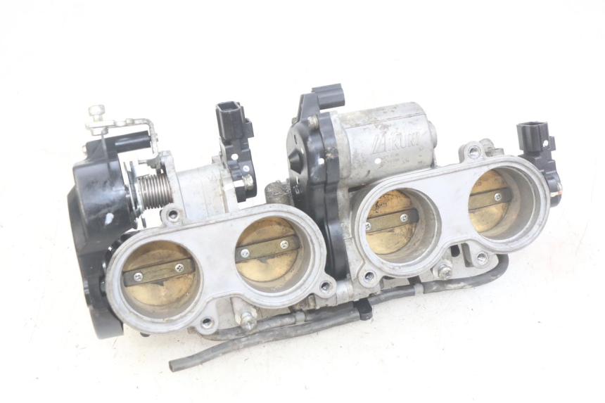 photo de WTRYSK YAMAHA YZF R1 1000 (2007 - 2008) - Widok główny