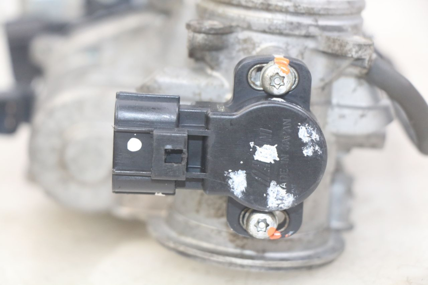 photo de WTRYSK YAMAHA YZF R1 1000 (2007 - 2008) - Szczegóły charakterystyczne