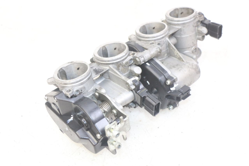 photo de WTRYSK YAMAHA YZF R1 1000 (2007 - 2008) - Struktura - zbliżenie