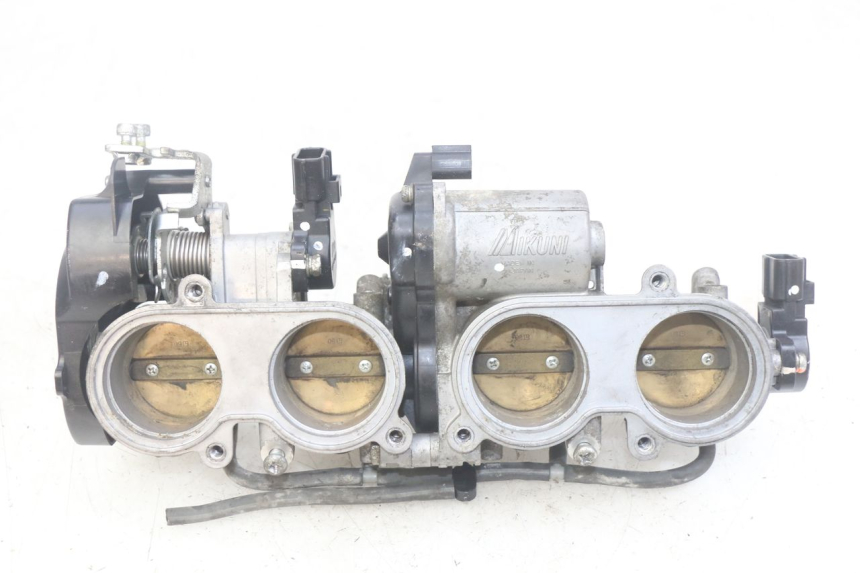 photo de WTRYSK YAMAHA YZF R1 1000 (2007 - 2008) - Zbliżenie techniczne