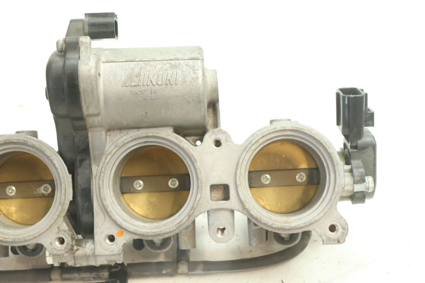 photo de WTRYSK YAMAHA YZF R6 600 (2008 - 2009) - Zoom stanu zużycia