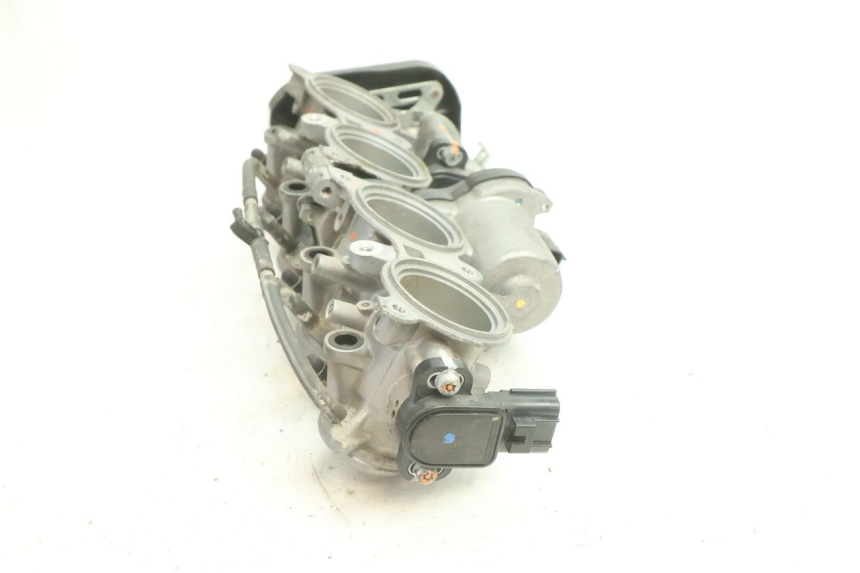 photo de WTRYSK YAMAHA YZF R6 600 (2008 - 2009) - Oznaczenia i referencje