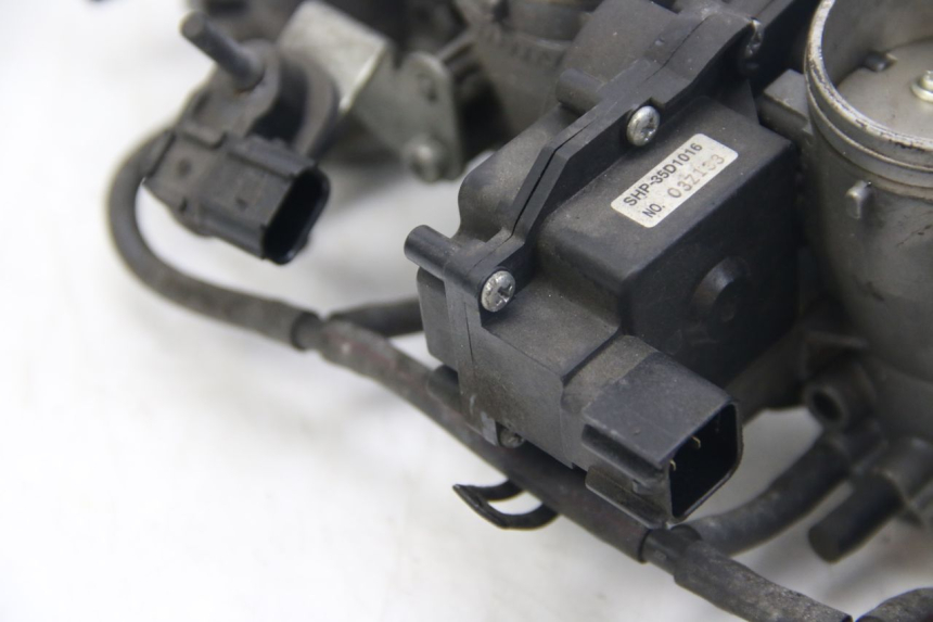 photo de WTRYSK KAWASAKI Z ABS 1000 (2014 - 2020) - Zbliżenie techniczne