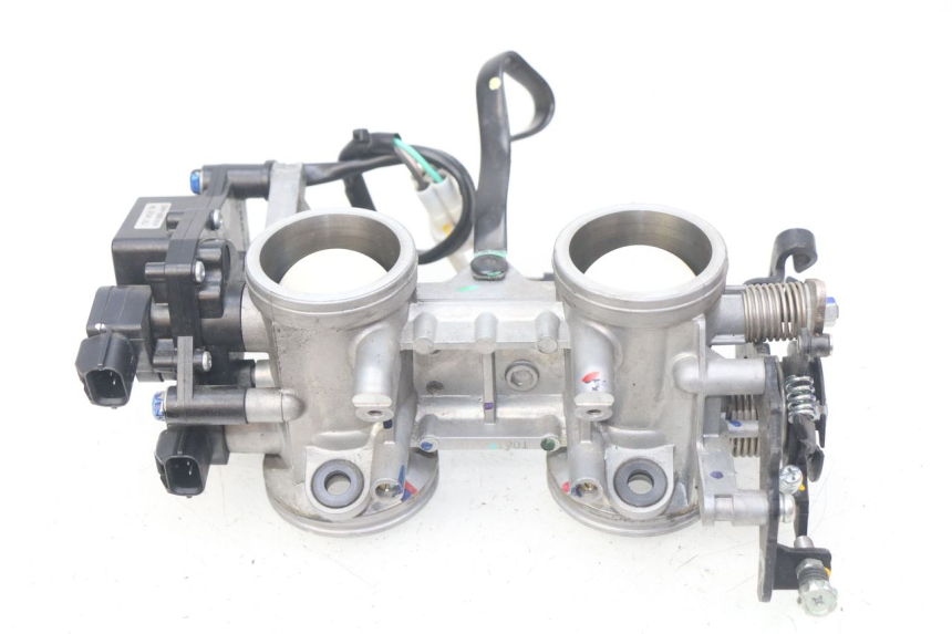 photo de WTRYSK KAWASAKI Z 650 (2016 - 2019) - Inny kąt widzenia