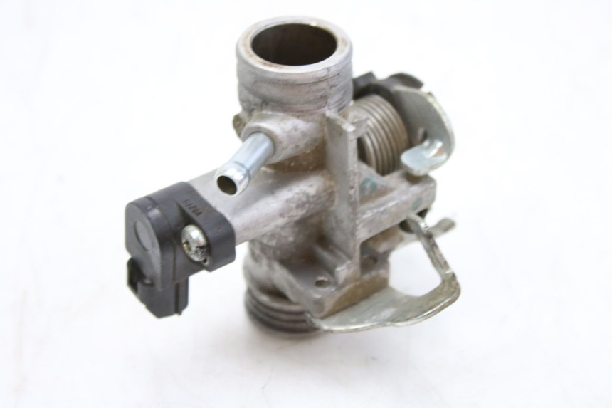 photo de WTRYSK PIAGGIO ZIP 4T 50 (2018 - 2020) - Inny kąt widzenia