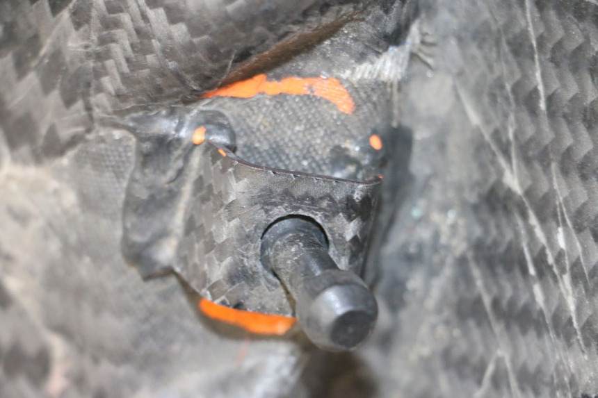 photo de WNĘTRZE GŁÓWKI WIDEŁEK PRAWEJ BMW S RR ABS S1000RR 1000 (2015 - 2018) - Zbliżenie techniczne