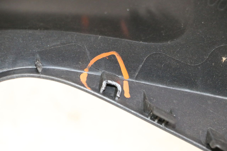 photo de WNĘTRZE GŁÓWKI WIDEŁEK PRAWEJ YAMAHA XMAX X-MAX 125 (2021 - 2025) - Punkty mocowania