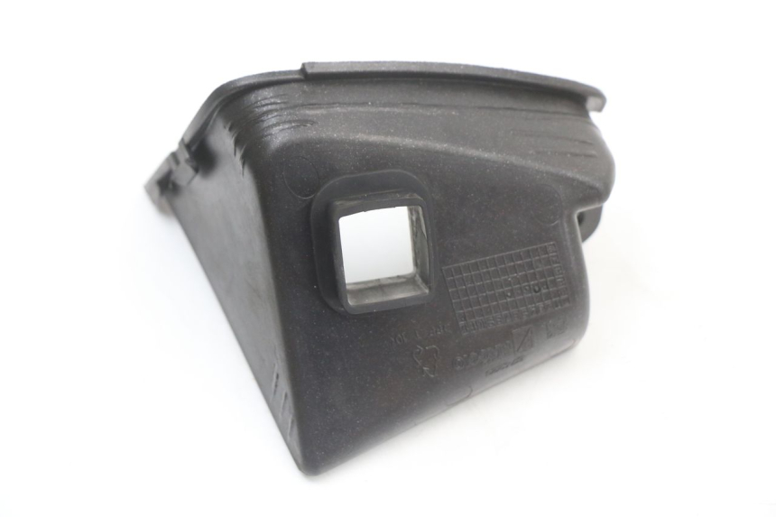 photo de WNĘTRZE GŁÓWKI LEWEJ WIDEŁKI PIAGGIO X10 125 (2012 - 2017) - Inny kąt widzenia