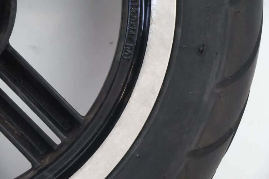 photo de OBRĘCZ TYLNA I OPONA KYMCO AGILITY CITY 16P 125 (2015 - 2024) - Struktura - zbliżenie