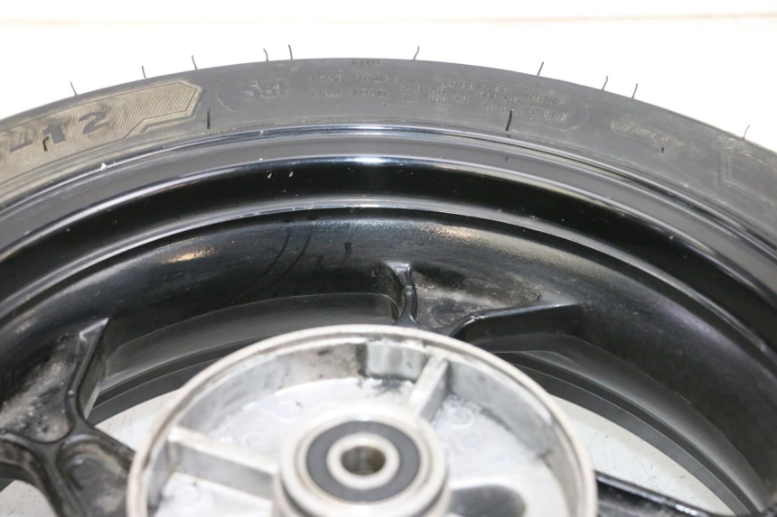 photo de OBRĘCZ TYLNA I OPONA MAG POWER BOMBERS 4T 50 (2016 - 2026) - Zbliżenie techniczne