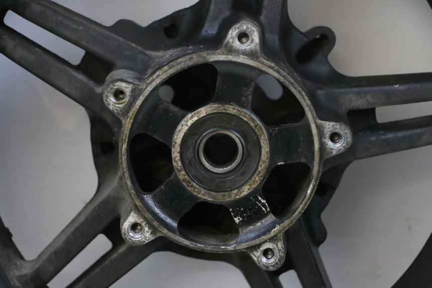 photo de OBRĘCZ TYLNA I OPONA SUZUKI BURGMAN 650 (2013 - 2020) - Widok z bliska