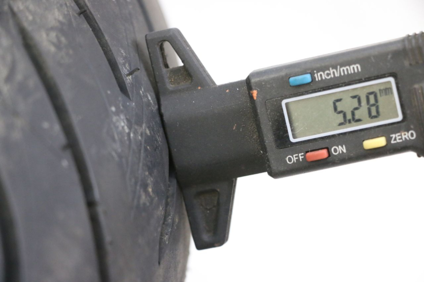 photo de OBRĘCZ TYLNA I OPONA SUZUKI BURGMAN 650 (2013 - 2020) - Zoom stanu zużycia