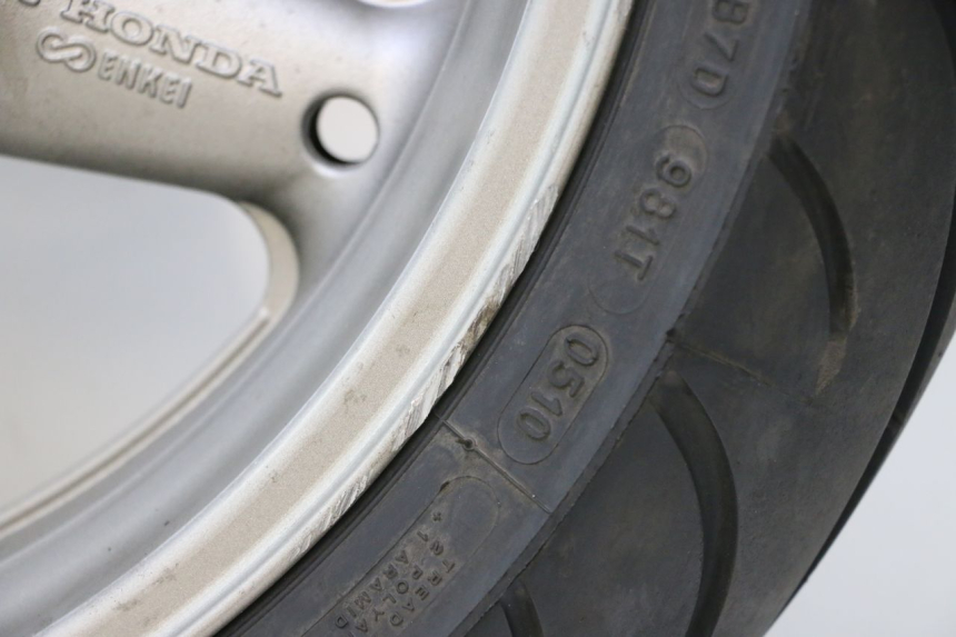 photo de OBRĘCZ TYLNA I OPONA HONDA CB F HORNET 600 (2005 - 2006) - Struktura - zbliżenie