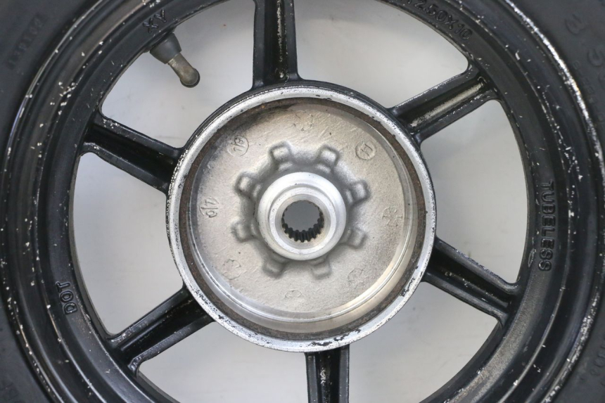 photo de OBRĘCZ TYLNA I OPONA LONGJIA DIGITA 4T 50 (2019 - 2022) - Zbliżenie komponentów