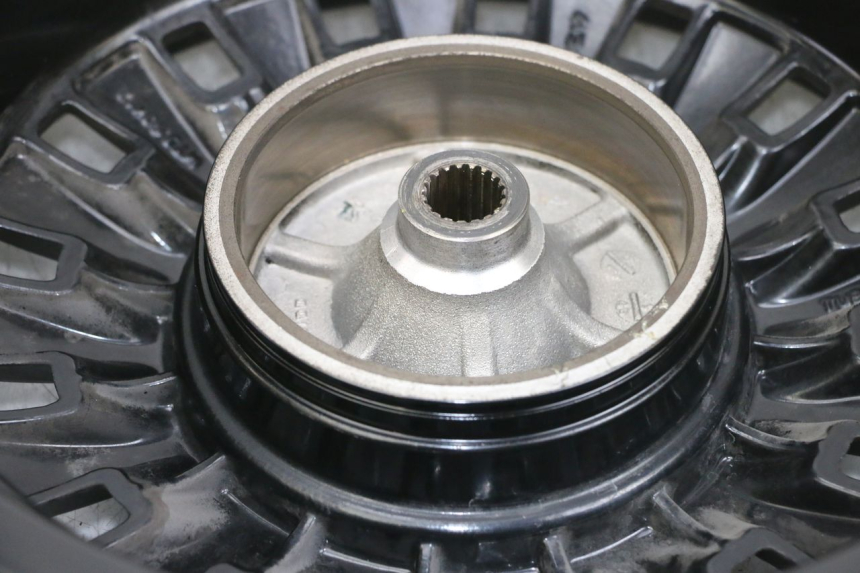 photo de OBRĘCZ TYLNA I OPONA PEUGEOT DJANGO 4T 50 (2014 - 2019) - Punkty mocowania