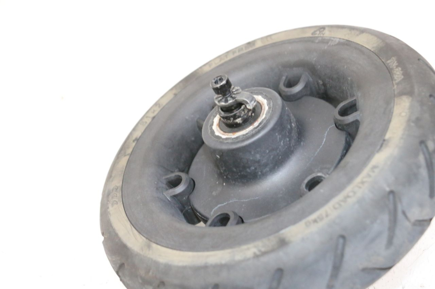 photo de OBRĘCZ TYLNA I OPONA SEGWAY NINEBOT E2 1 - Zoom stanu zużycia