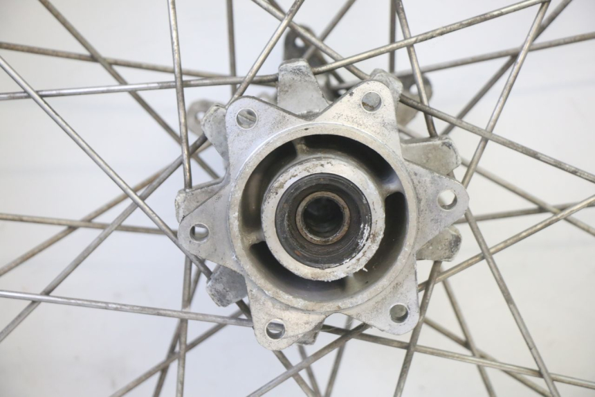 photo de OBRĘCZ TYLNA I OPONA APRILIA ETX 125 (1998 - 2002) - Oznaczenia i referencje