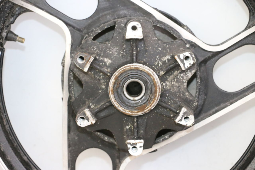 photo de OBRĘCZ TYLNA I OPONA YAMAHA FJ 36Y 1100 (1984 - 1985) - Widok z bliska