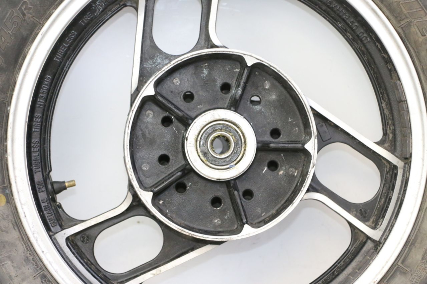 photo de OBRĘCZ TYLNA I OPONA YAMAHA FJ 36Y 1100 (1984 - 1985) - Struktura - zbliżenie