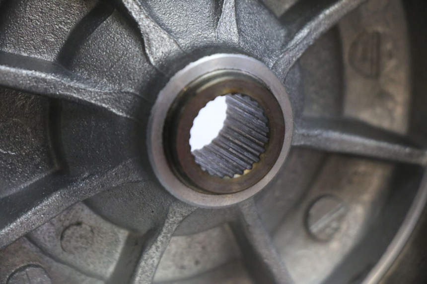 photo de OBRĘCZ TYLNA I OPONA PIAGGIO FLY 2T 50 (2004 - 2017) - Szczegóły charakterystyczne