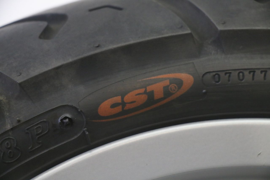 photo de OBRĘCZ TYLNA I OPONA PIAGGIO FLY 2T 50 (2004 - 2017) - Widok z bliska