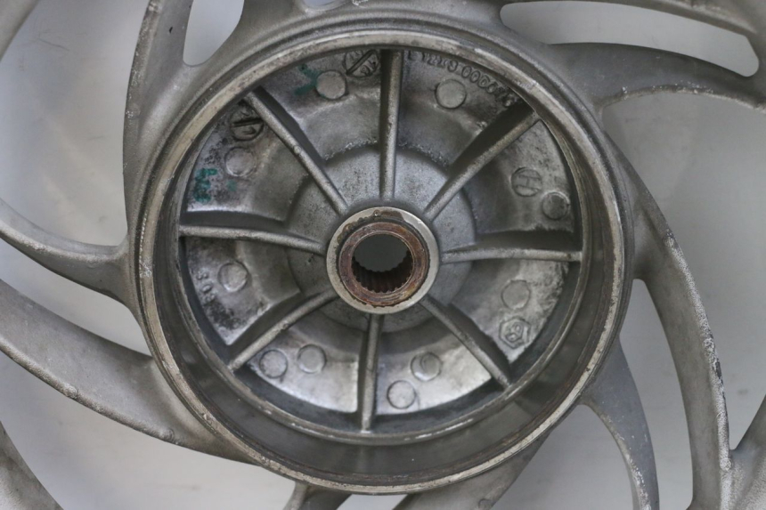 photo de OBRĘCZ TYLNA I OPONA PIAGGIO FLY 4T 50 (2013 - 2017) - Zbliżenie komponentów