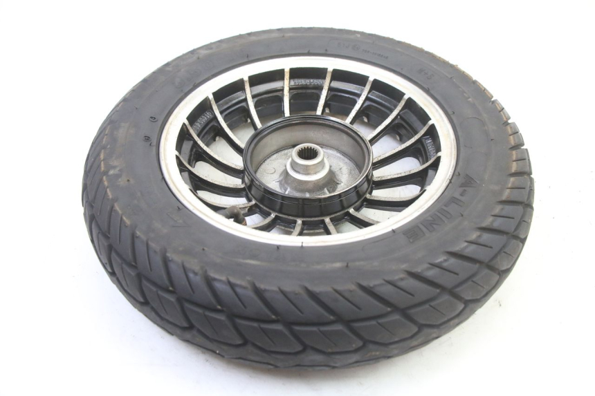 photo de OBRĘCZ TYLNA I OPONA VENESI FLY RETRO 4T 50 (2020 - 2025) - Punkty mocowania