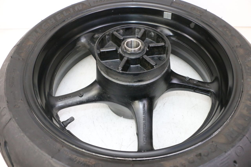 photo de OBRĘCZ TYLNA I OPONA YAMAHA FZ6 FAZER S2 600 (2007 - 2011) - Szczegóły charakterystyczne