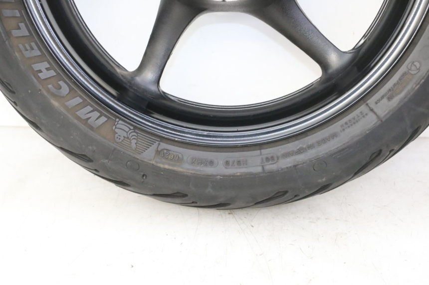 photo de OBRĘCZ TYLNA I OPONA YAMAHA FZ6 FAZER S2 600 (2007 - 2011) - Struktura - zbliżenie