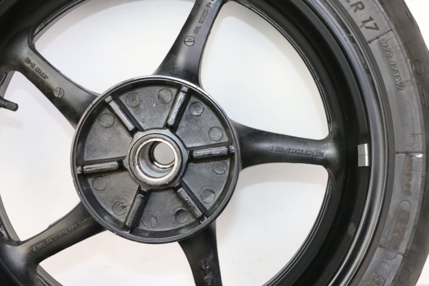 photo de OBRĘCZ TYLNA I OPONA YAMAHA FZ6 FAZER S2 600 (2007 - 2011) - Inny kąt widzenia