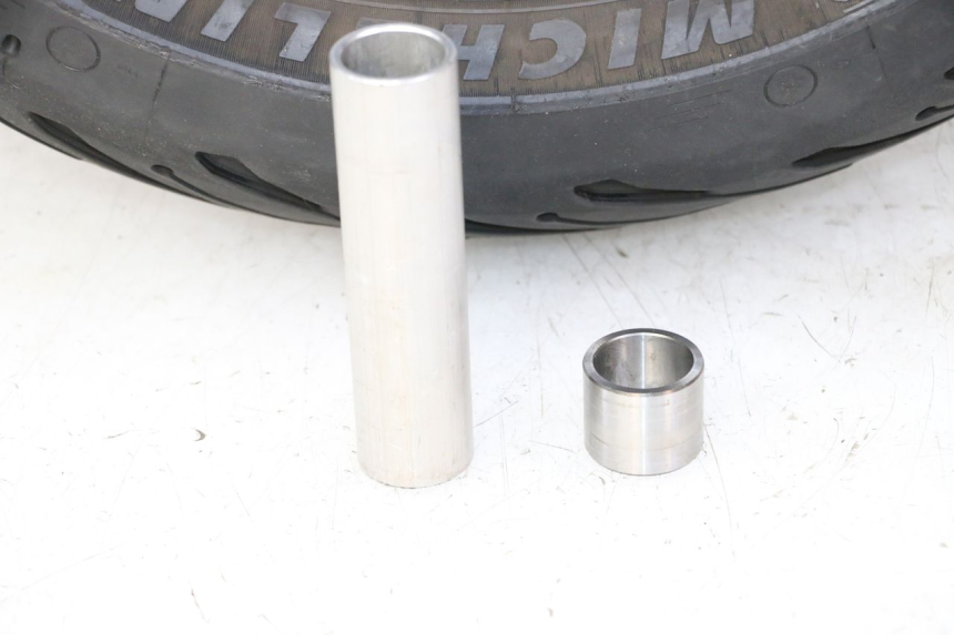 photo de OBRĘCZ TYLNA I OPONA YAMAHA FZ6 FAZER S2 600 (2007 - 2011) - Punkty mocowania