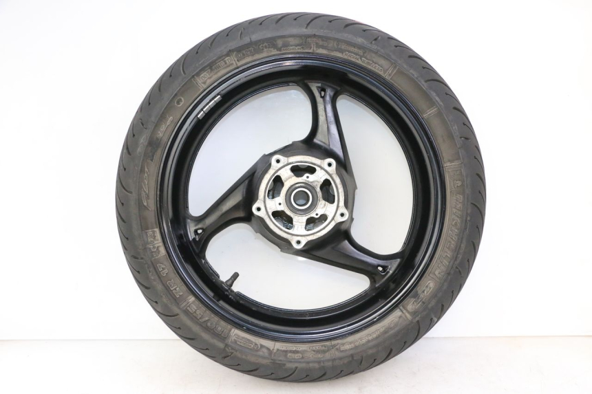 photo de OBRĘCZ TYLNA I OPONA SUZUKI GSR 750 (2011 - 2017) - Zoom jakości