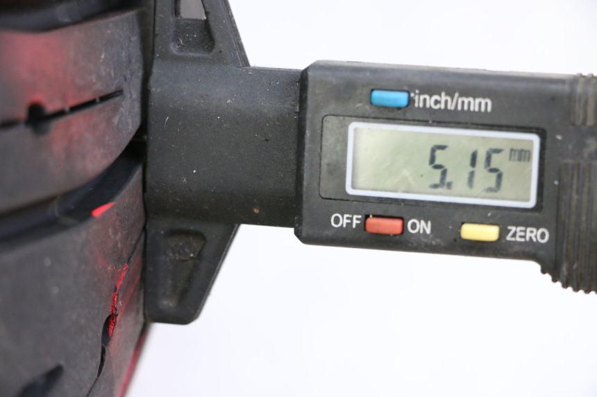 photo de OBRĘCZ TYLNA I OPONA SUZUKI GSR 750 (2011 - 2017) - Zbliżenie techniczne