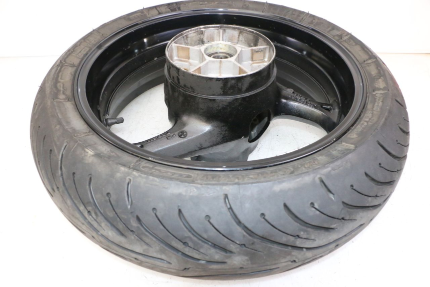 photo de OBRĘCZ TYLNA I OPONA SUZUKI GSR 750 (2011 - 2017) - Punkty mocowania