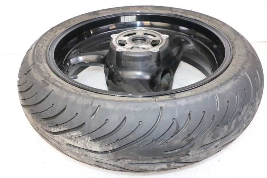 photo de OBRĘCZ TYLNA I OPONA SUZUKI GSR 750 (2011 - 2017) - Oznaczenia i referencje