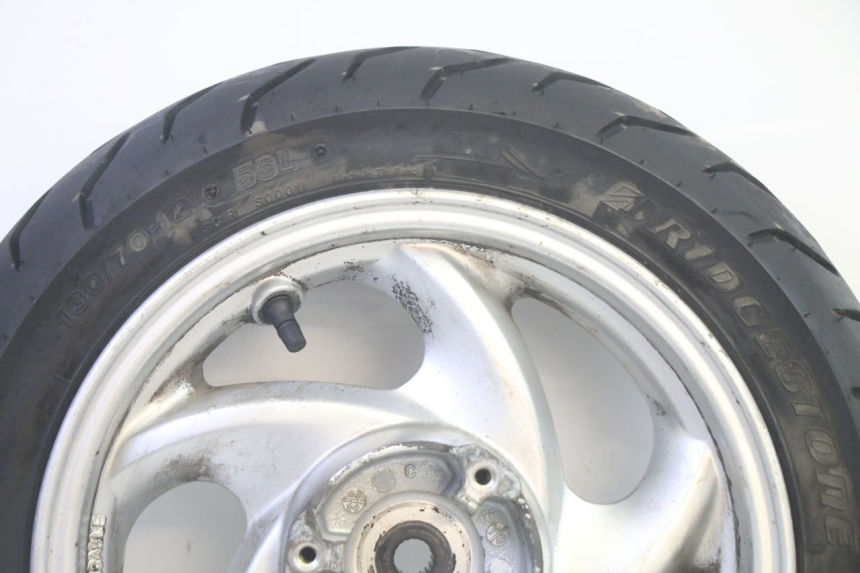 photo de OBRĘCZ TYLNA I OPONA SYM GTS EVO 125 (2009 - 2013) - Szczegół części