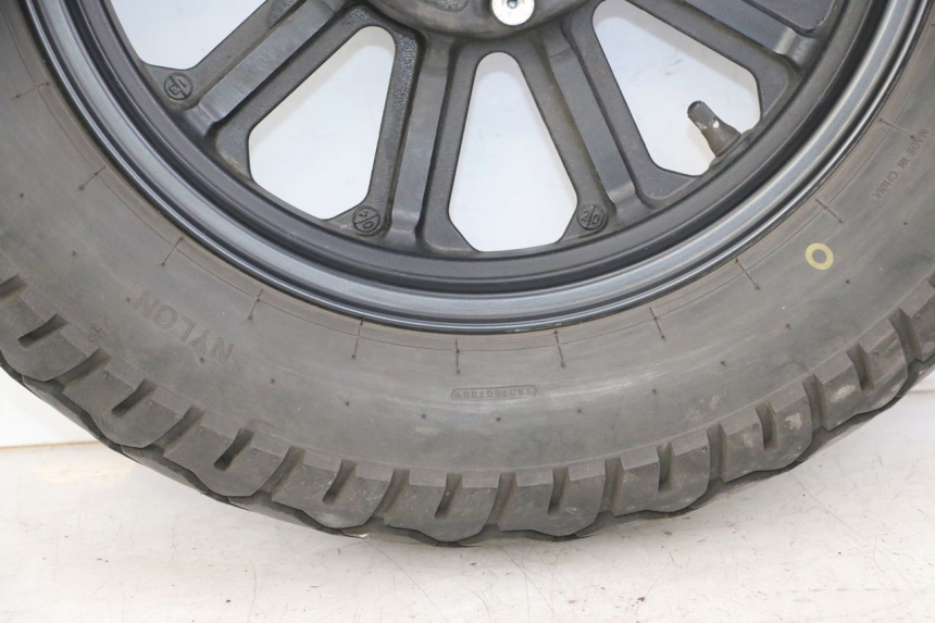 photo de OBRĘCZ TYLNA I OPONA KEEWAY K-LIGHT KLIGHT 125 (2018 - 2025) - Zbliżenie komponentów