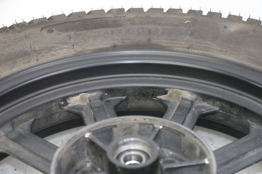 photo de OBRĘCZ TYLNA I OPONA KEEWAY K-LIGHT KLIGHT 125 (2018 - 2025) - Zbliżenie techniczne