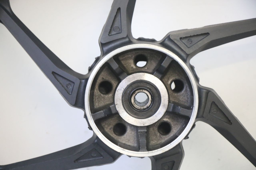 photo de OBRĘCZ TYLNA I OPONA KIDEN KD125-G 125 (2018 - 2022) - Zbliżenie techniczne