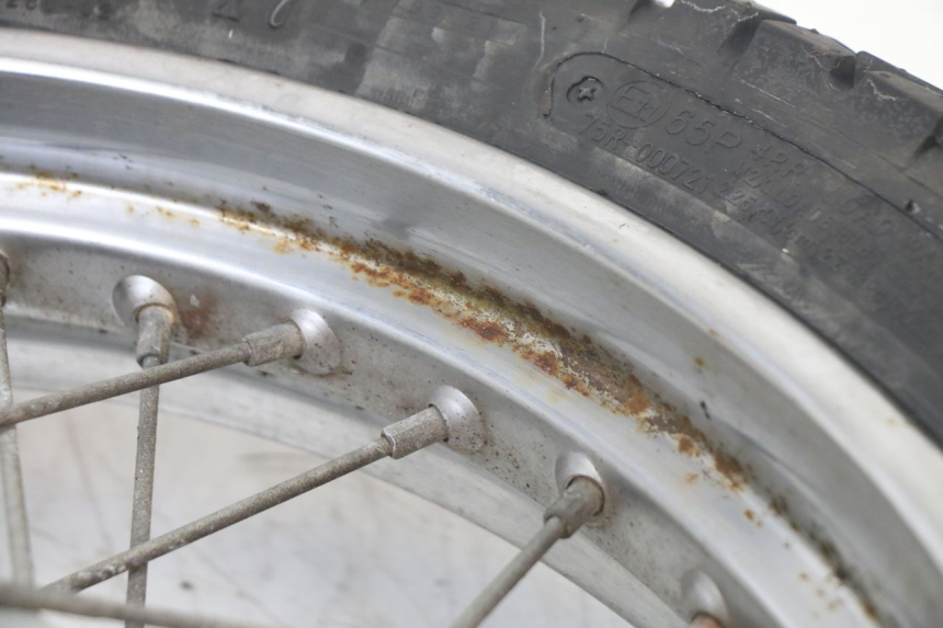 photo de OBRĘCZ TYLNA I OPONA KYMCO STRYKER OFF ROAD 125 (1999 - 2005) - Szczegóły charakterystyczne