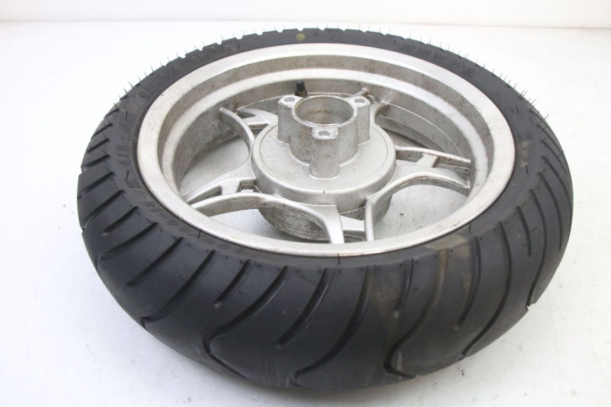 photo de OBRĘCZ TYLNA I OPONA LONGJIA SHARPY 125 (2020 - 2024) - Szczegół części