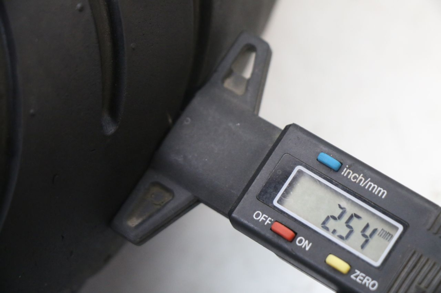 photo de OBRĘCZ TYLNA I OPONA LONGJIA SHARPY 125 (2020 - 2024) - Widok z bliska