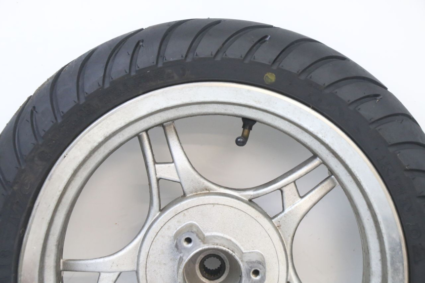 photo de OBRĘCZ TYLNA I OPONA LONGJIA SHARPY 125 (2020 - 2024) - Zoom stanu zużycia