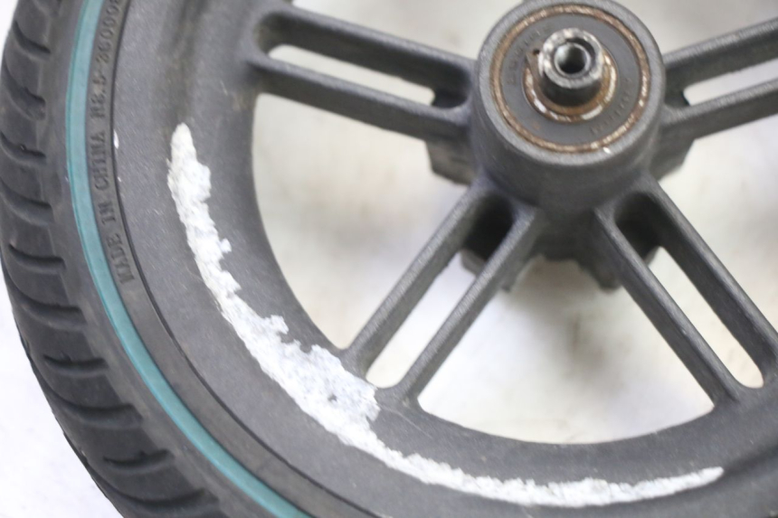 photo de OBRĘCZ TYLNA I OPONA XIAOMI MI PRO 2 1 - Szczegóły charakterystyczne