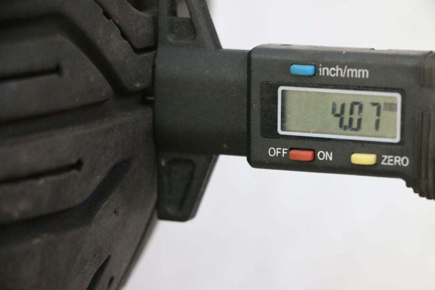 photo de OBRĘCZ TYLNA I OPONA PIAGGIO MP3 HPE 310 (2024 - 2025) - Szczegół części