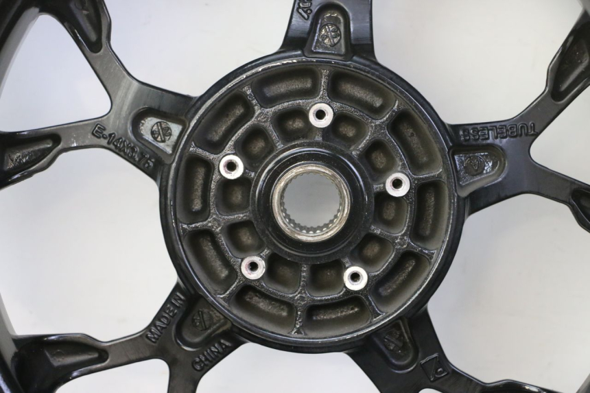 photo de OBRĘCZ TYLNA I OPONA PIAGGIO MP3 HPE 310 (2024 - 2025) - Widok produktu