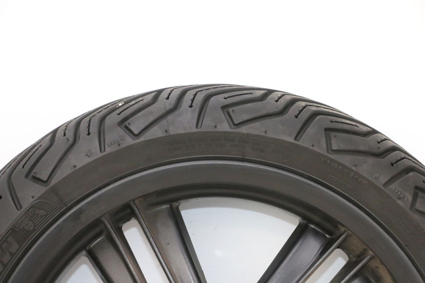 photo de OBRĘCZ TYLNA I OPONA PIAGGIO MP3 HPE 300 (2019 - 2026) - Widok z bliska