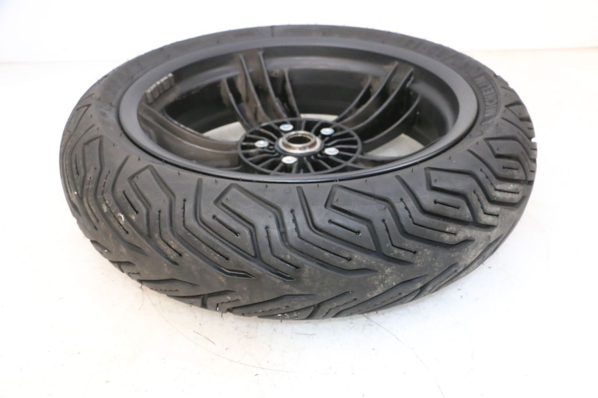 photo de OBRĘCZ TYLNA I OPONA PIAGGIO MP3 HPE 300 (2019 - 2026) - Zoom stanu zużycia