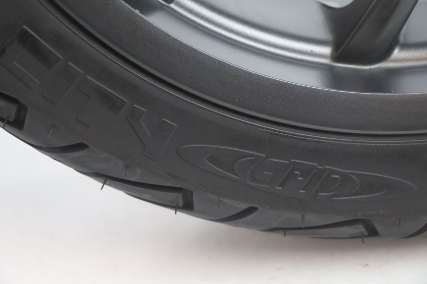 photo de TYŁ KOŁO I OPONA PIAGGIO MP3 HPE 530 (2022 - 2026) - Zoom jakości