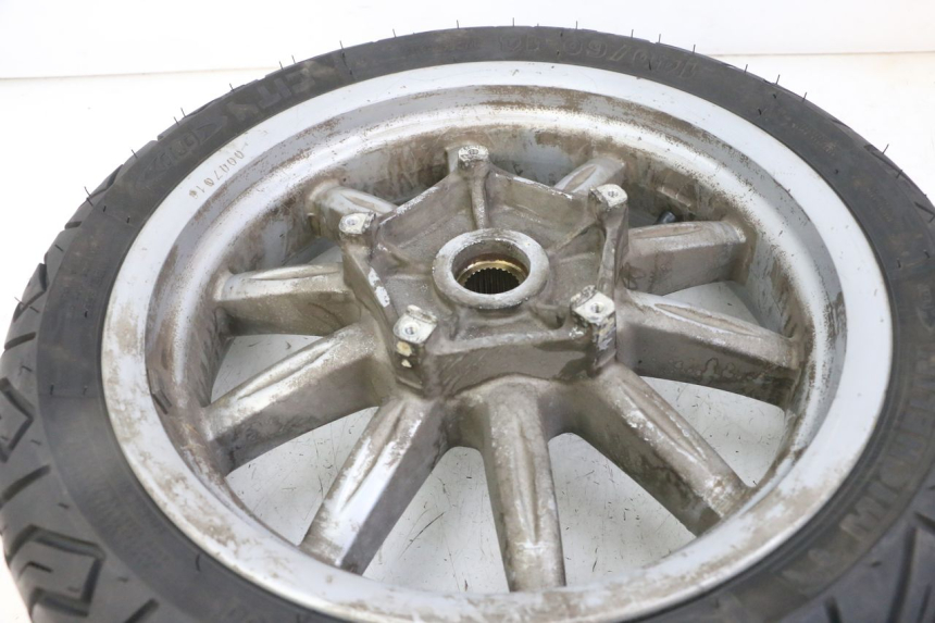 photo de OBRĘCZ TYLNA I OPONA PIAGGIO MP3 LT 300 (2010 - 2016) - Inny kąt widzenia